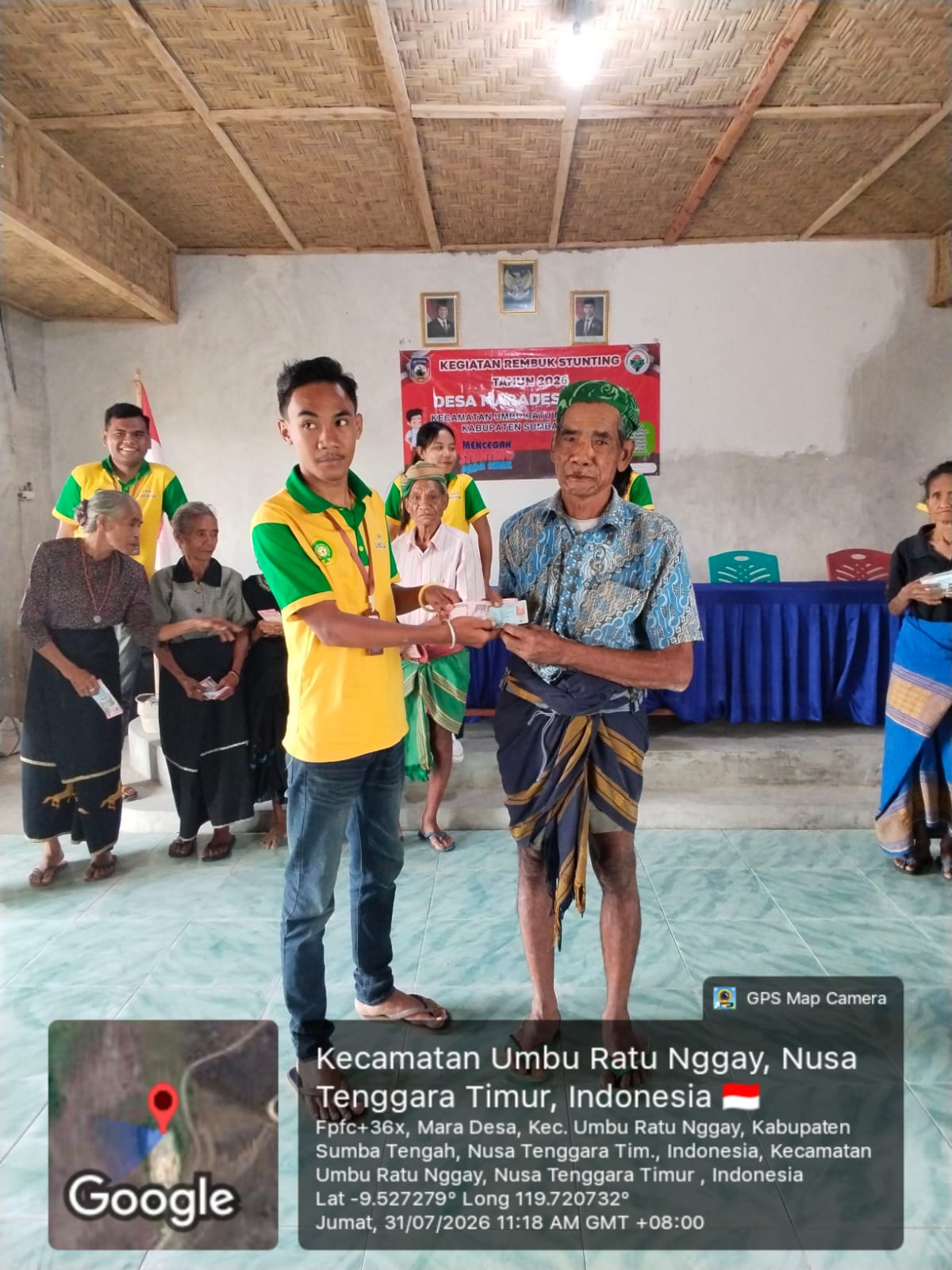 Dokumentasi Penyaluran Bantuan Sosial kepada Masyarakat Desa Mareda Timur